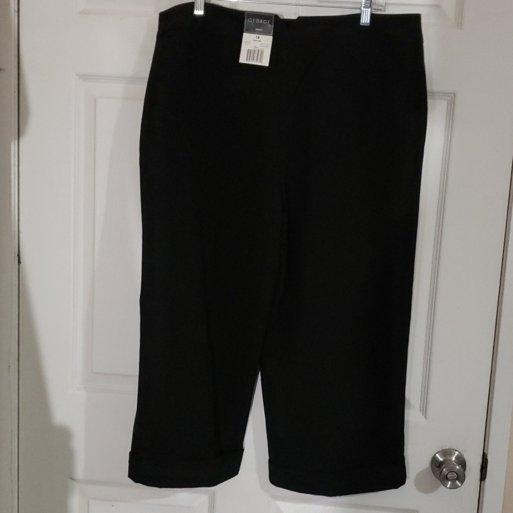 Capri Pants - Picture 2 of 4
